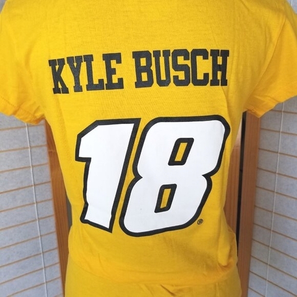 Peanut M&M's Fitted T-Shirt Authentic Nascar Yellow Size Medium Kyle Busch #18 - Picture 6 of 8